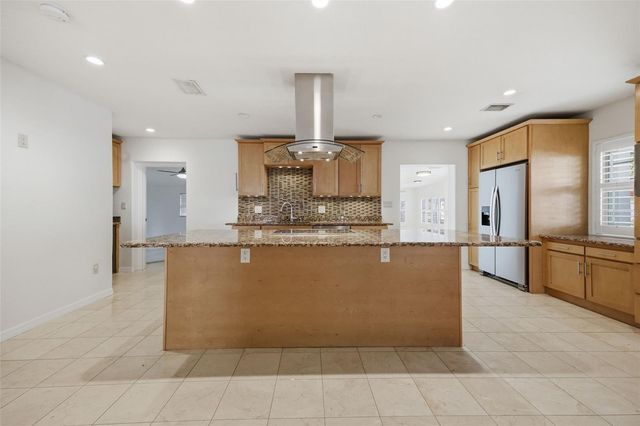 2512 W KANSAS AVENUE, Tampa, FL 33629