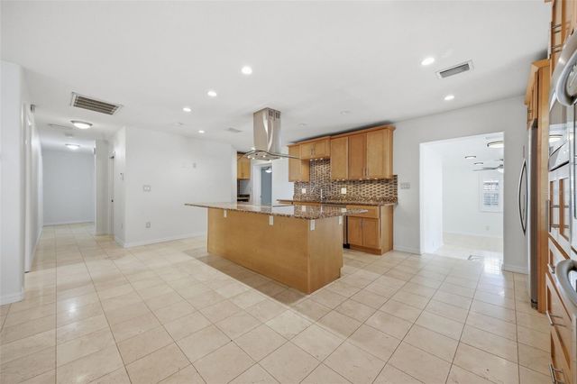 2512 W KANSAS AVENUE, Tampa, FL 33629