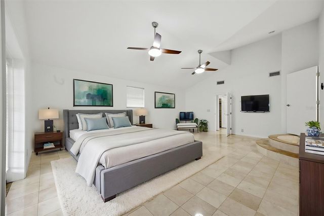 2512 W KANSAS AVENUE, Tampa, FL 33629