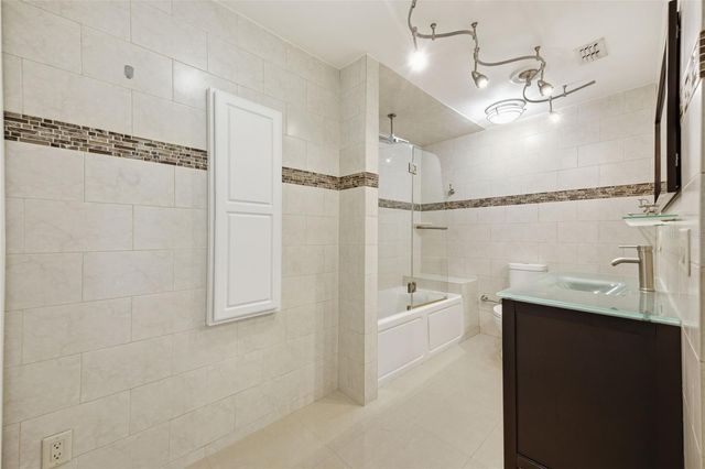 2512 W KANSAS AVENUE, Tampa, FL 33629