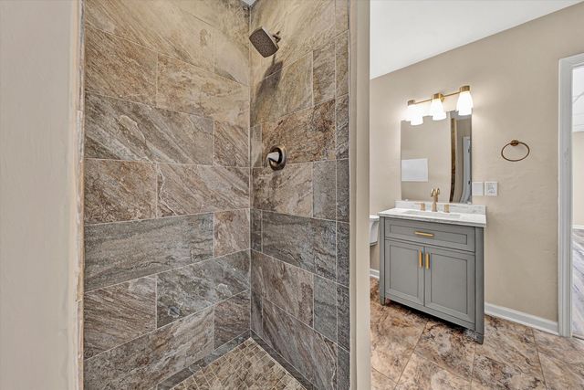 7031 Crown RD, Roanoke, VA 24018