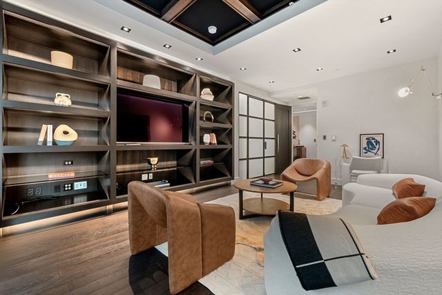 22 Liberty Dr 9, Boston, MA 02210