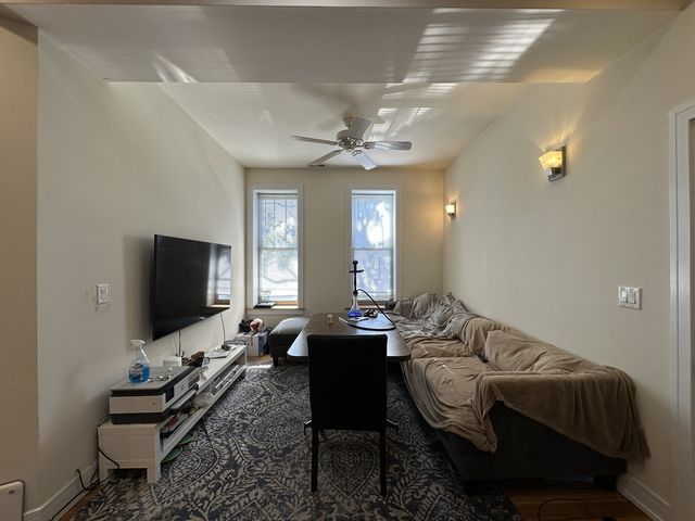 2835 N Damen Avenue 2R, Chicago, IL 60618