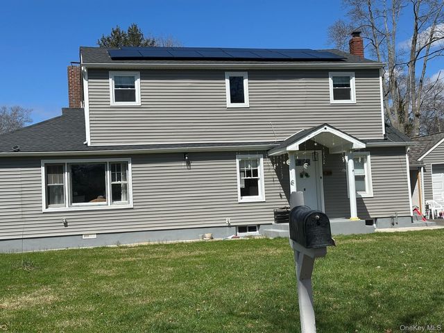 11 Matthew Street, Farmingville, NY 11738