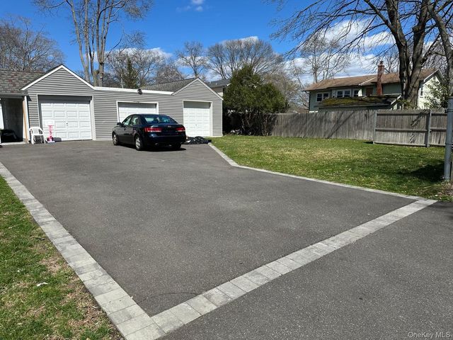 11 Matthew Street, Farmingville, NY 11738