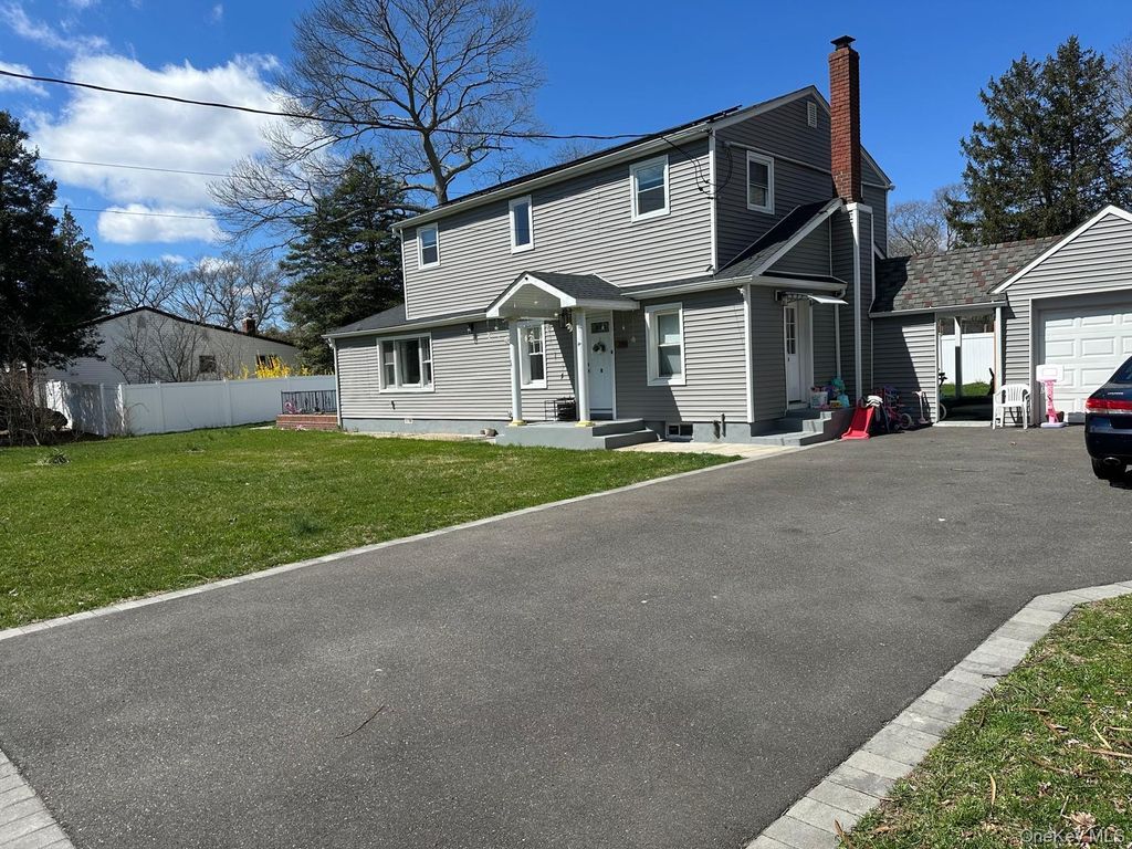 11 Matthew Street, Farmingville, NY 11738