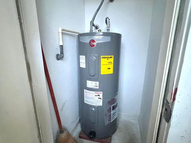 10855 Meadowglen Lane 903, Houston, TX 77042