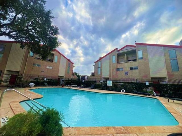 10855 Meadowglen Lane 903, Houston, TX 77042