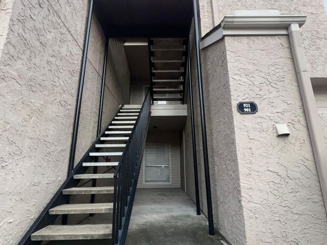 10855 Meadowglen Lane 903, Houston, TX 77042