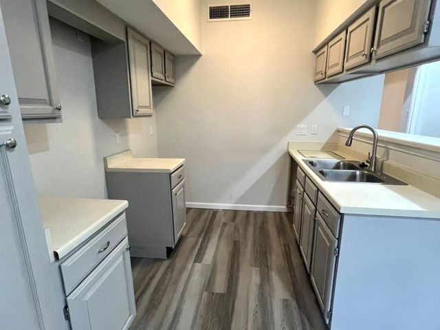 10855 Meadowglen Lane 903, Houston, TX 77042