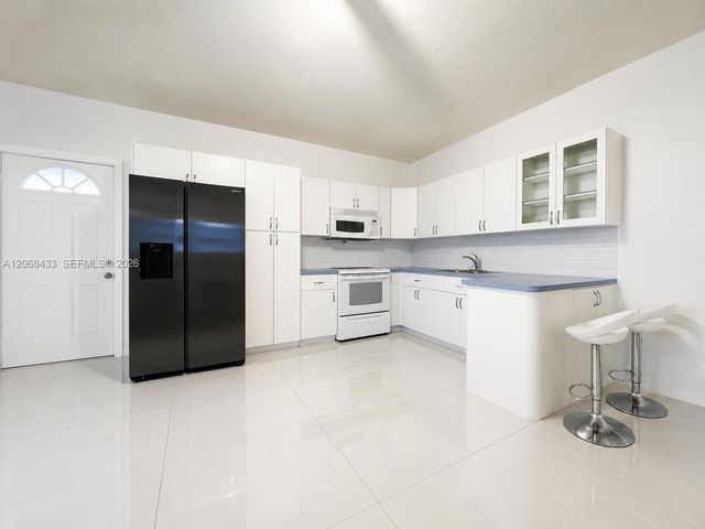14180 SW 8th Terrace 1, Miami, FL 33184