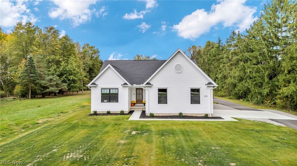 27261 Cook Road, Olmsted Twp, OH 44138
