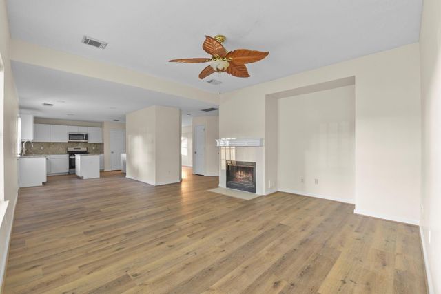 4911 Silver Fox Drive, Houston, TX 77066