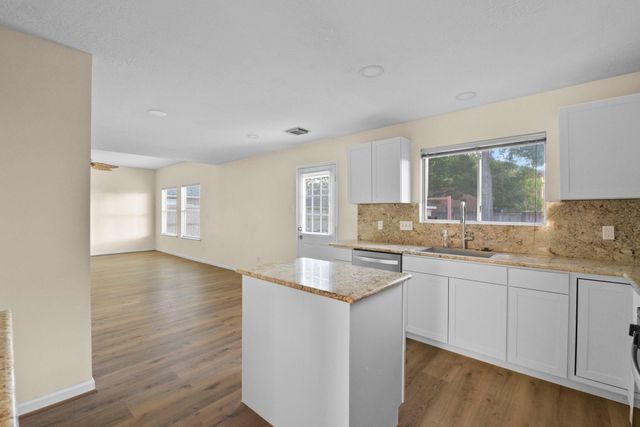 4911 Silver Fox Drive, Houston, TX 77066