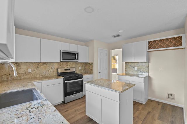 4911 Silver Fox Drive, Houston, TX 77066