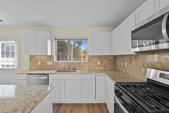 4911 Silver Fox Drive, Houston, TX 77066