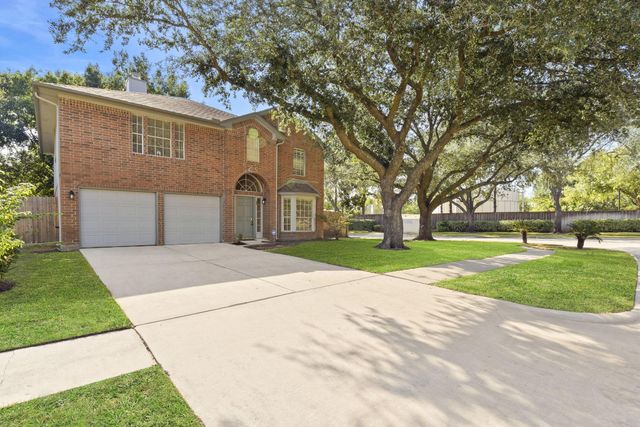 4911 Silver Fox Drive, Houston, TX 77066