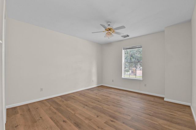 4911 Silver Fox Drive, Houston, TX 77066