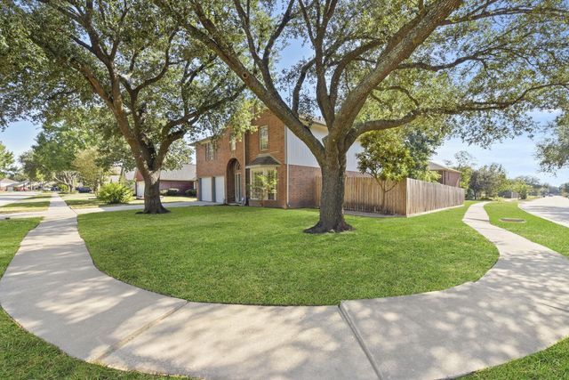 4911 Silver Fox Drive, Houston, TX 77066