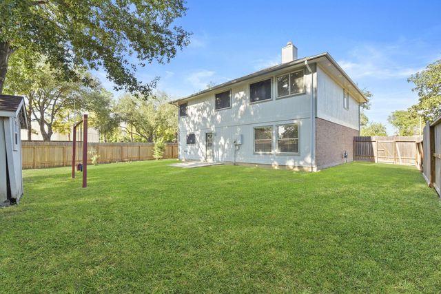 4911 Silver Fox Drive, Houston, TX 77066