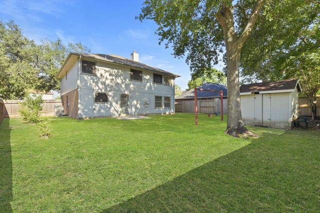 4911 Silver Fox Drive, Houston, TX 77066