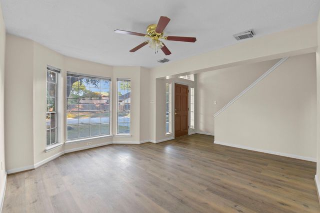 4911 Silver Fox Drive, Houston, TX 77066