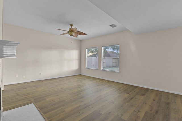 4911 Silver Fox Drive, Houston, TX 77066