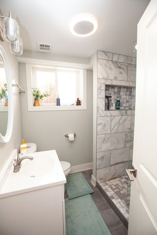 8453 N Ottawa Avenue, Niles, IL 60714