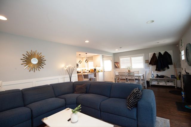 8453 N Ottawa Avenue, Niles, IL 60714