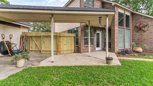 8318 Hunters Village Drive, Humble, TX 77346