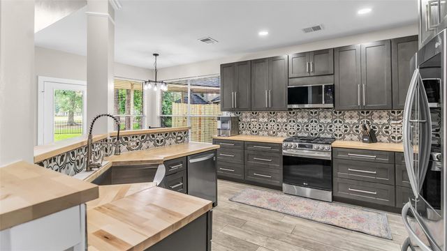 8318 Hunters Village Drive, Humble, TX 77346