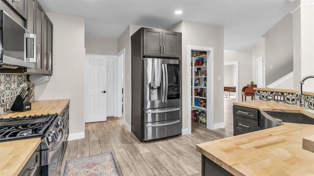 8318 Hunters Village Drive, Humble, TX 77346