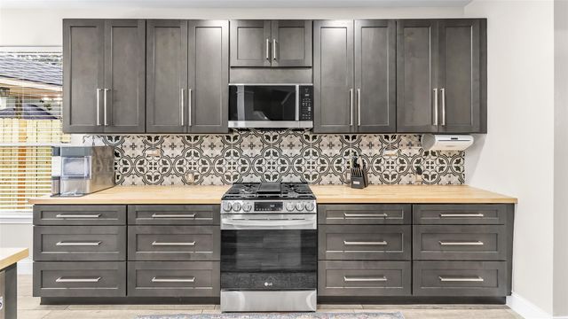 8318 Hunters Village Drive, Humble, TX 77346