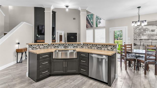 8318 Hunters Village Drive, Humble, TX 77346