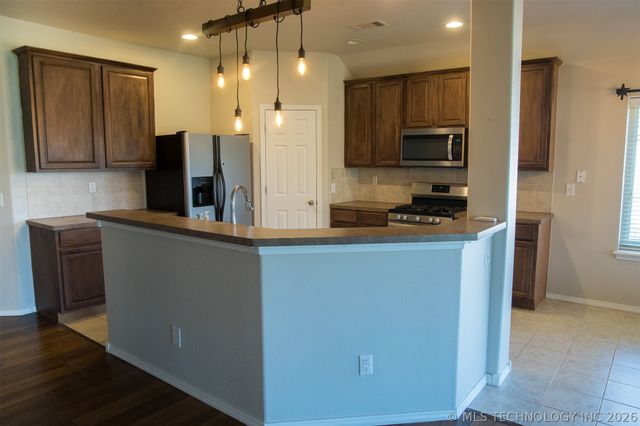 13227 E 132nd Street N, Collinsville, OK 74021