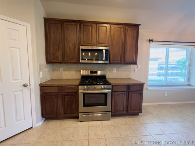 13227 E 132nd Street N, Collinsville, OK 74021