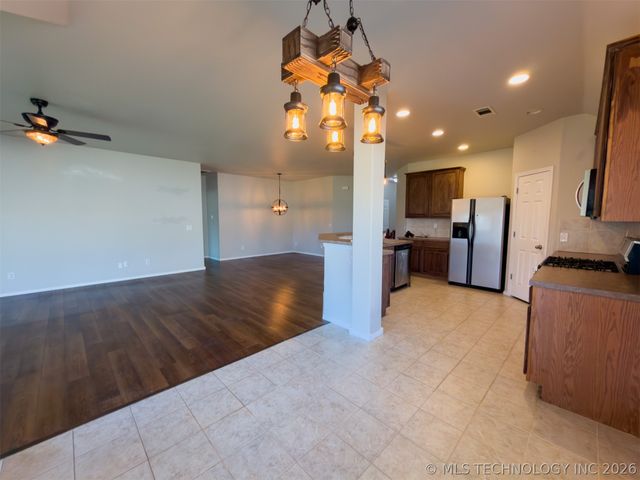 13227 E 132nd Street N, Collinsville, OK 74021