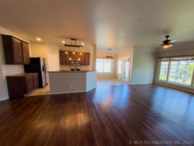 13227 E 132nd Street N, Collinsville, OK 74021