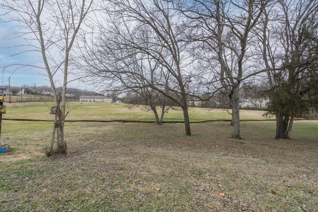 221 Cherry Hill Dr, Hendersonville, TN 37075