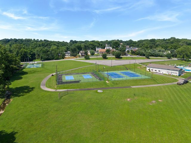 221 Cherry Hill Dr, Hendersonville, TN 37075