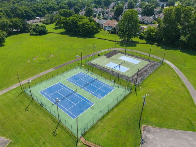 221 Cherry Hill Dr, Hendersonville, TN 37075