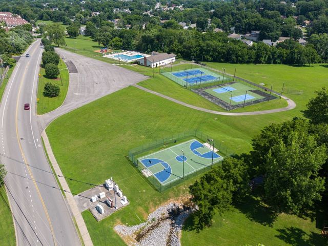 221 Cherry Hill Dr, Hendersonville, TN 37075