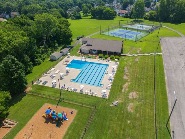221 Cherry Hill Dr, Hendersonville, TN 37075