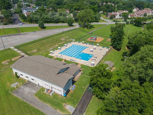 221 Cherry Hill Dr, Hendersonville, TN 37075