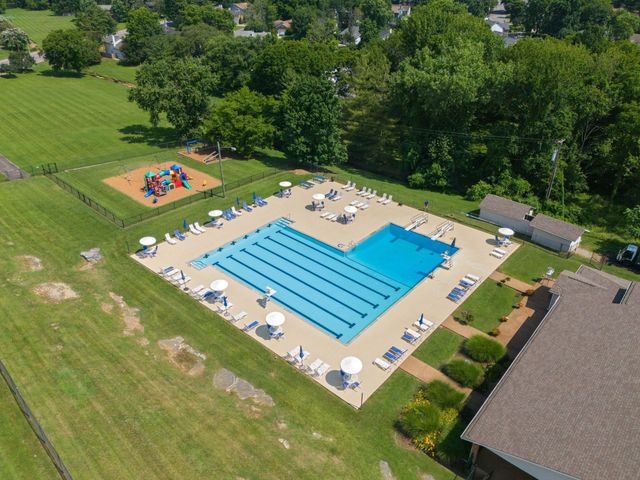 221 Cherry Hill Dr, Hendersonville, TN 37075