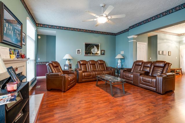 221 Cherry Hill Dr, Hendersonville, TN 37075