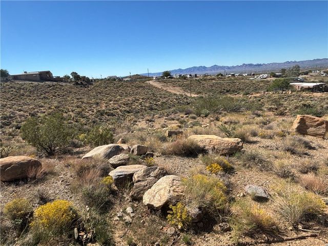 031 N So Hi Boulevard, Golden Valley, AZ 86413