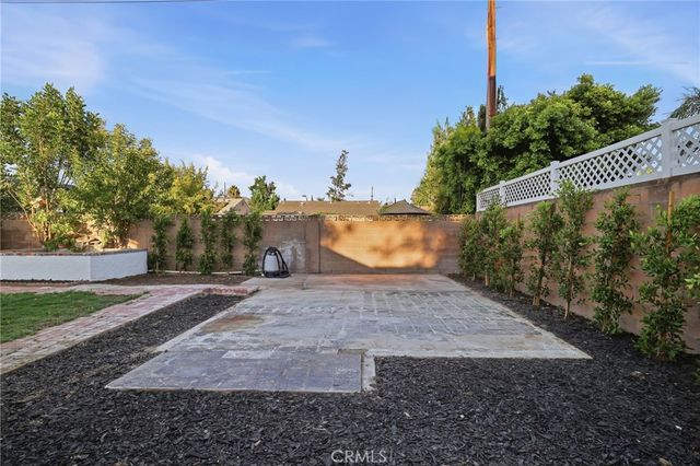 1920 N Screenland, Burbank, CA 91505