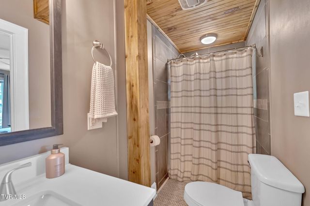 112 Maplelawn Drive, Bristol, TN 37620