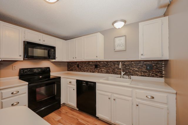 125 Indian Rock Road, Merrimack, NH 03054